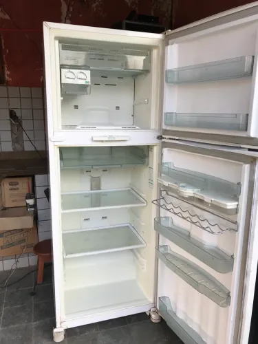 Vendo Geladeira Consul Frost Free 2 Portas