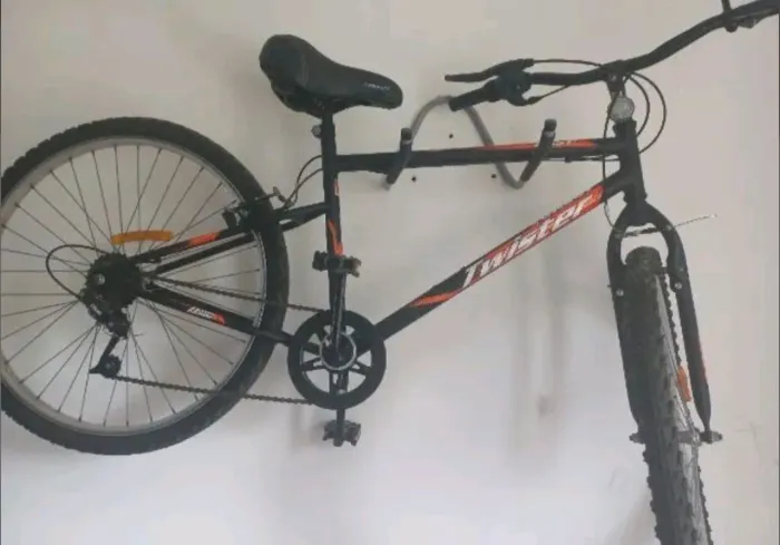 Bicicleta seme-nova * com suporte de carro