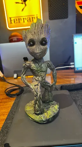 BONECO BABY GROOT EM RESINA TAMANHO MEDIO PARA PESSOAS EXIGENTES