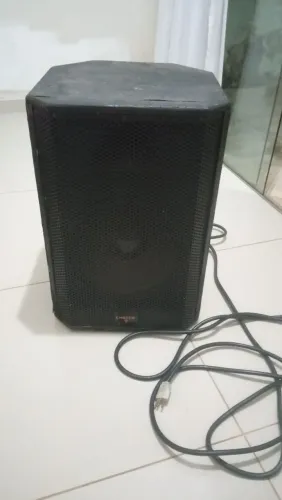 Vendo Caixa de Som Ativa Machine Loudspeakers - Modelo JC312T usada
