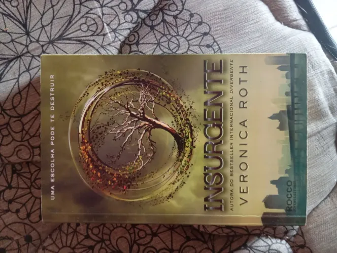 Livro Saga Divergente - Insurgente e Convergente