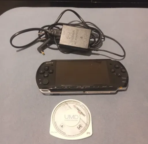Console PSP Slim (Modelo 3000) Original Com 1 Jogo Físico