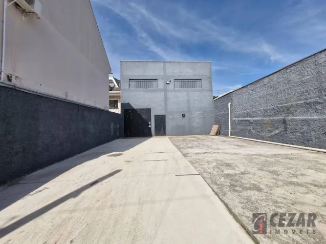 Barracão para alugar, 270 m² por R$ 8.000/mês - Atuba - Curitiba/PR