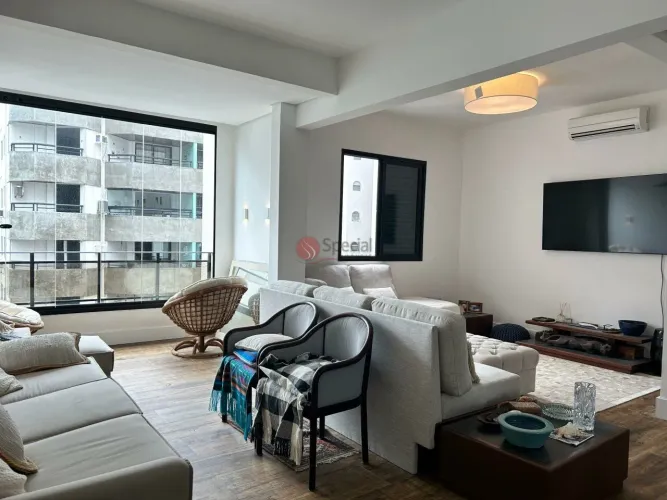 Apartamento à venda no Guarujá em Pitangueiras.