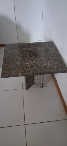 Mesinha de canto, granito