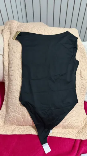 body preto com acessório dourado - novo, nunca usado