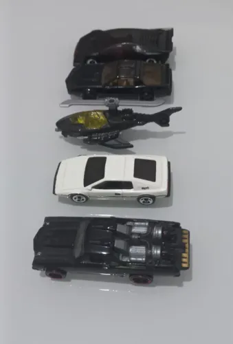 Coleção 05 Hot Wheels Temáticos Batman 007 Kitt