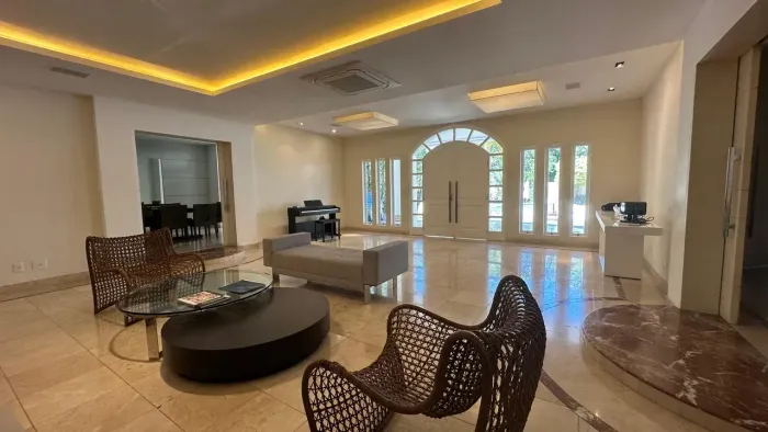 Linda casa a venda no condomínio Novo Leblon com 600m² de área construída com 5 suítes Bar