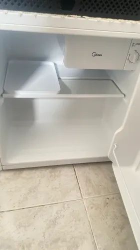 Vendo Frigobar Midea 45 Litros / SEMI NOVO -R$ 750,00