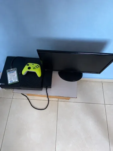Xbox One Fat 1TB + Monitor + Controle
