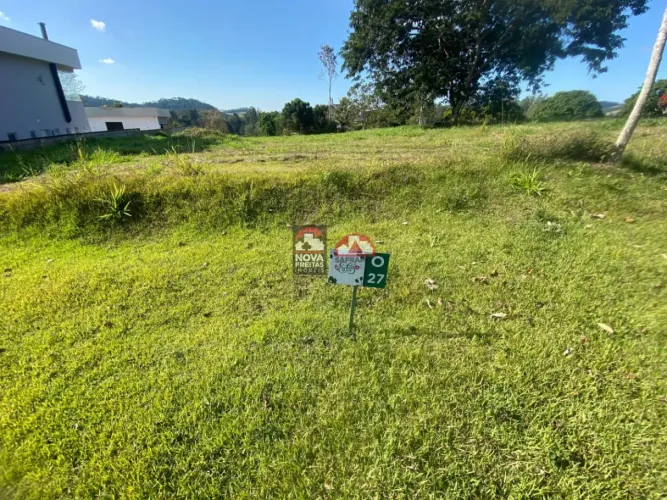 Terreno Padrão em Condomínio em Jambeiro