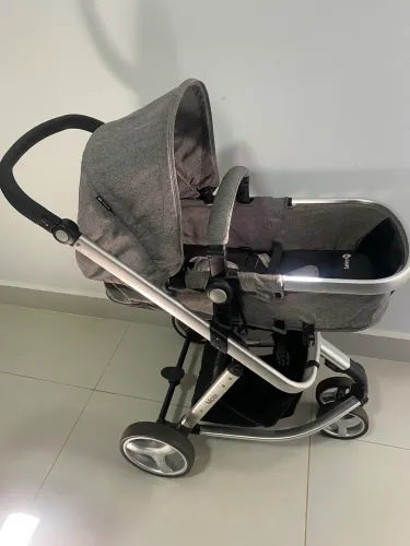 Carrinho de bebê MOBI c/bebê conforto semi novo