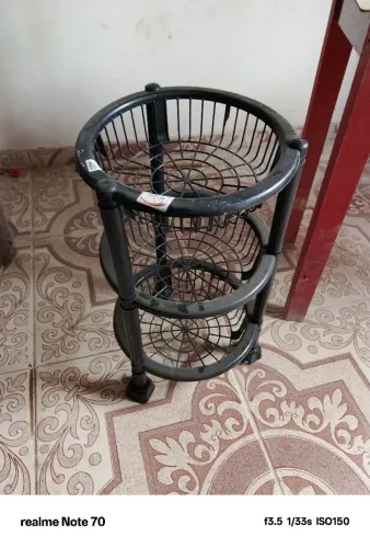 VENDO FRUTEIRA DE PLÁSTICO 