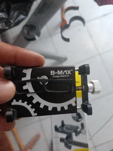 Suporte para celular em motocicleta