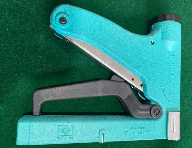 Grampeador Manual Rocama 106 Premium - O Campeão da Tapeçaria!