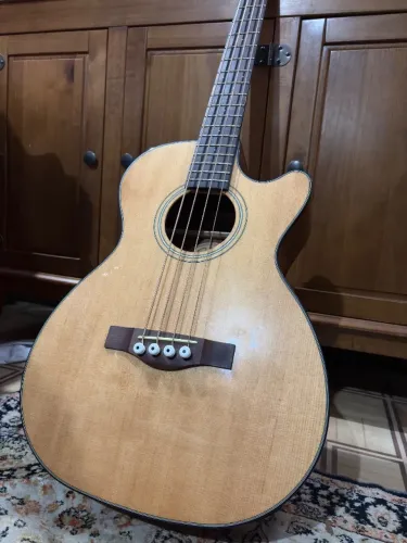Baixolão Fender