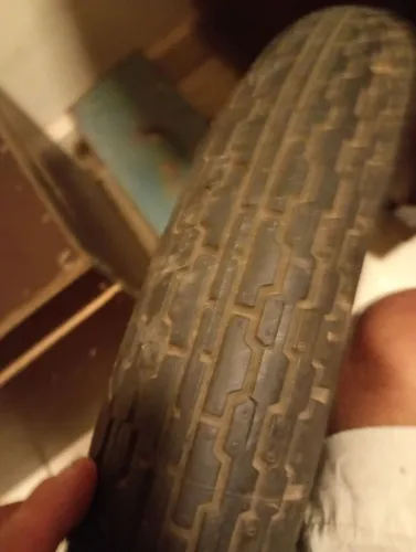 Vendo pneu dianteiro Titan 90/90/18 semi novo não usei nem dois meses direito estou q$140 