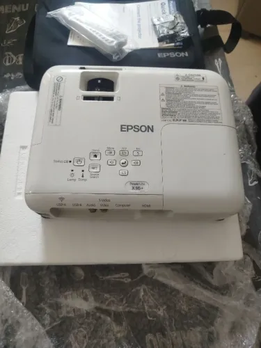 Projetor epson X36 novo nunca foi usado 3.600 lumens