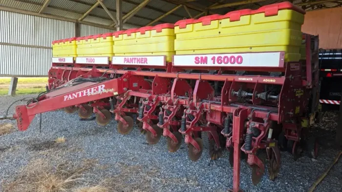 Plantadeira 16 linhas panther 16000 vence tudo, ano 2013