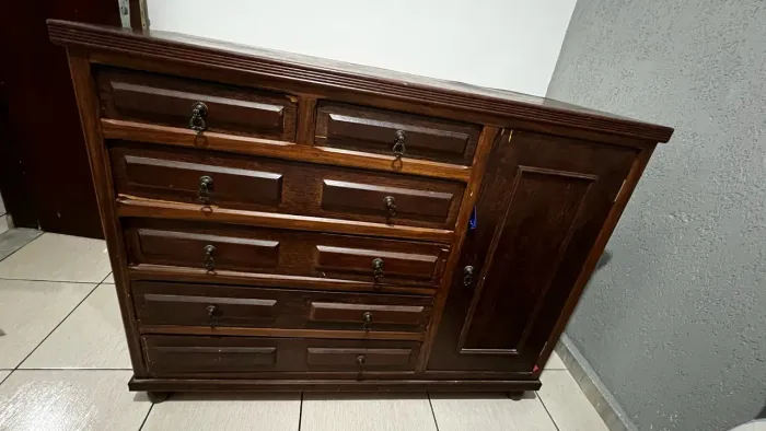 Vendo cômoda de madeira