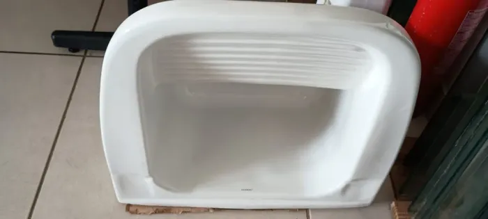 tanque de louça com coluna