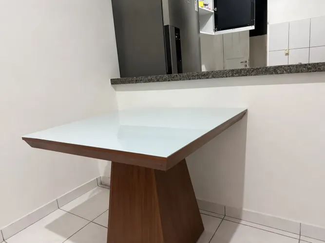 Mesa(sem as cadeiras)
