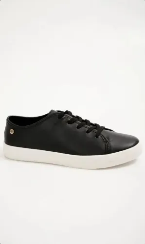 Tênis preto marisa novo