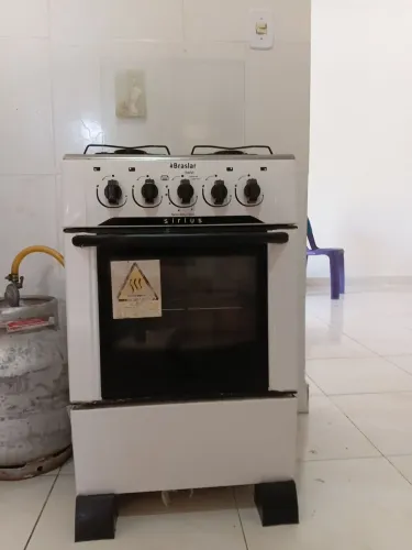 Vendo fogão quatro bocas em ótimo estado e o forno também está funcionando 350 reias