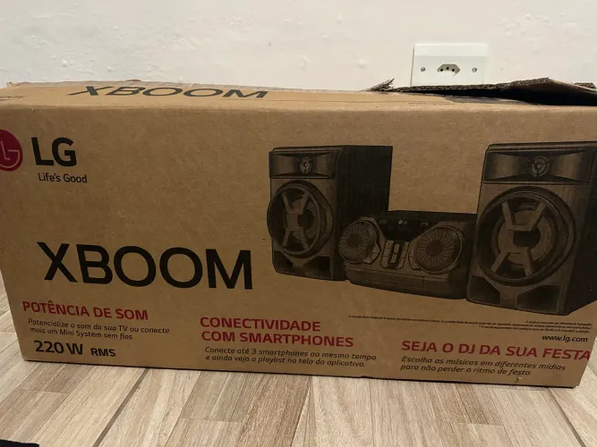 Vende-se som LG Xbom