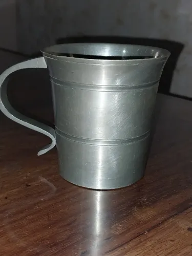 Caneca em estanho/alumínio vintage