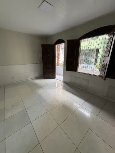 Alugo Casa de 2/4 em passagem na Pedreira sem Garagem