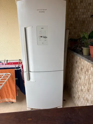 Vende-se geladeira BRASTEMP INVERSE ATIVE usada.