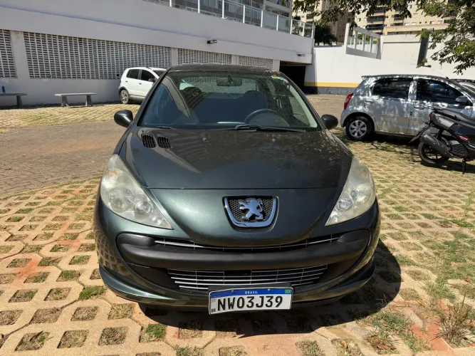 Peugeot 207 Sedan Passion XR 1.4 Flex 8V 4P 2011