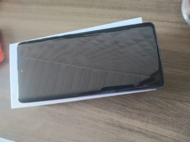 Vendo celular Edge 60 fusion novo 256 giga