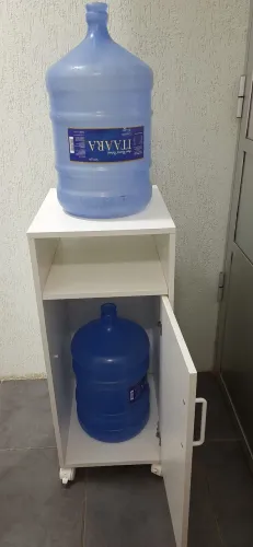 Vendo armário para bombonas d'água 
