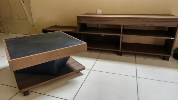 Conjunto de Sala Moderno - Rack Extensível + Mesa de Centro com Rodinhas