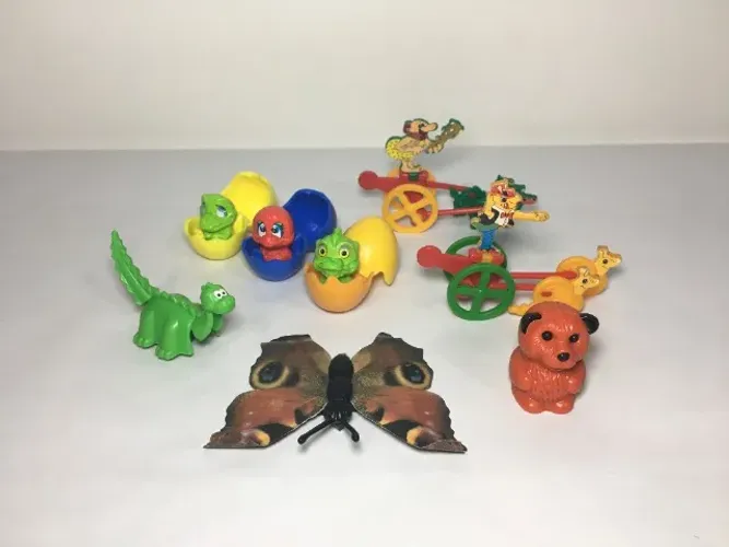 Lote 8 Itens Kinder Ovo Anos 90 Dinossauro Ovinhos Urso Diversos 1992 / 1993 / 1995 / 1996