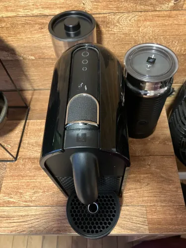 Nespresso CitiZ & Milk Preta - Para Peças/Conserto R$ 260