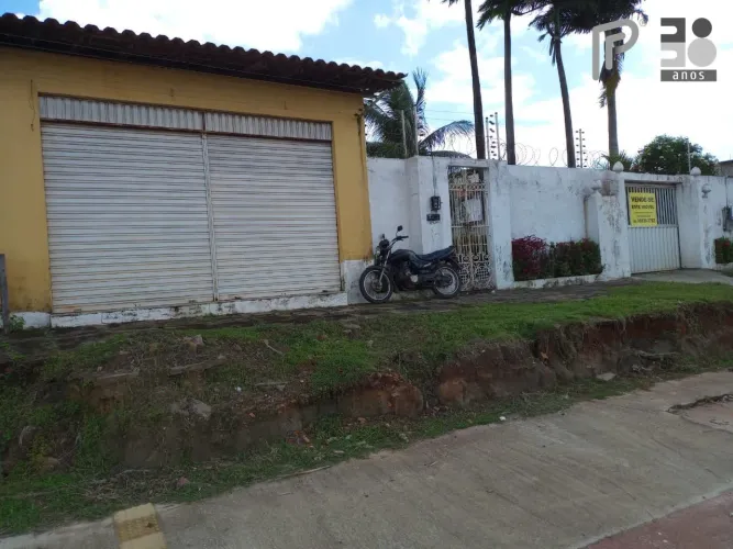 EXCELENTE CASA COMERCIAL DE ESQUINA PARA VENDA NO ARAÇAGY