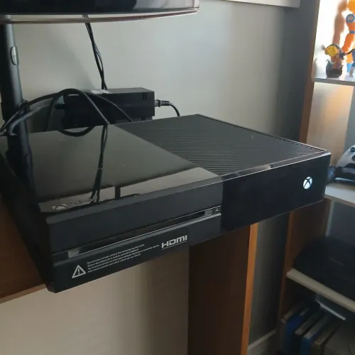 XBOX ONE (SEM CONTROLE) CONSOLE E FONTE ORIGINAL