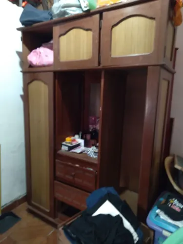 Doa-se guarda roupa