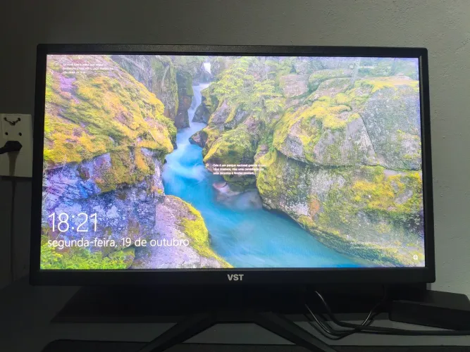Monitor VST Tela LCD em Ótimo Estado - Funcionando Perfeitamente