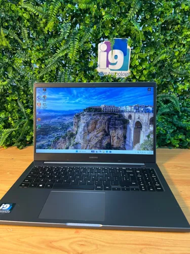 Notebook Samsung Book 550XDA Grafite 2022  Processador: Intel Core i5 1135 G7 (11 Geração)