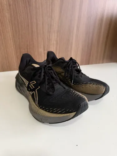 Tênis Asics Novablast 4 Tamanho 42