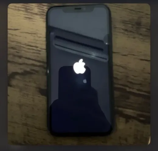 Tou vendendo iPhone 11 preto 64 GB