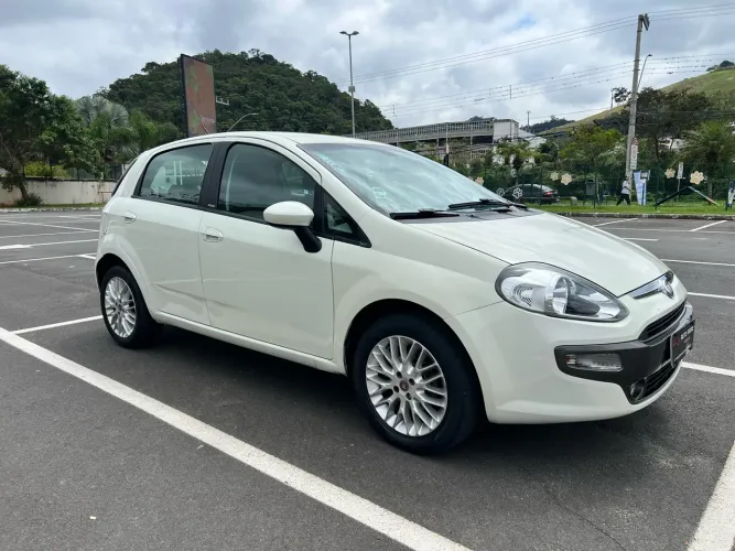 Fiat Punto Essence 1.6 Flex 16V 5P 2014