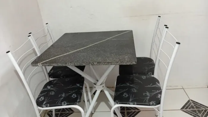 Mesa Quatro cadeiras de.