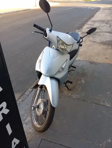 Bem conservada único dono e revisada