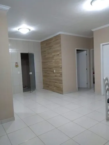 Aluga-se casa nos fundos no aventureiro