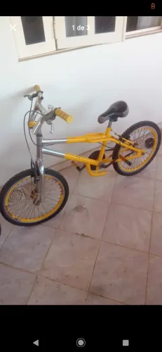 Bicicleta BMX aro 20, só pegar e andar.